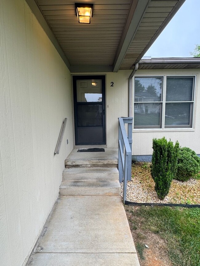Building Photo - One level condo in Hunter Hills
