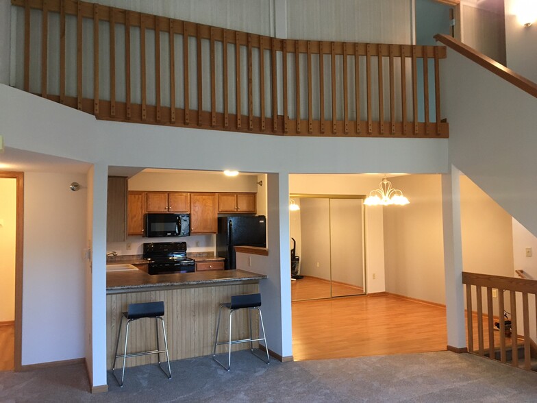 Kitchen with private loft bedrrom - 135 W Oak Leaf Dr