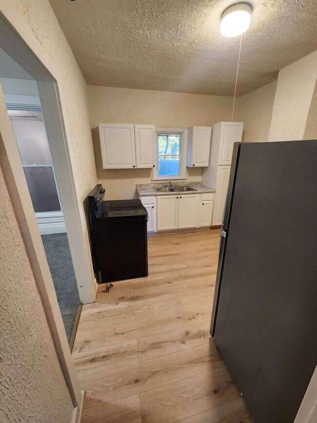 Building Photo - 2186 E 89th St