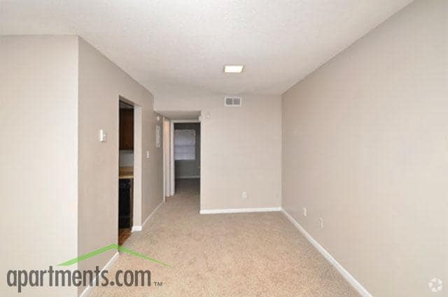 Dining Room - Chateau Glen Oaks Apartments
