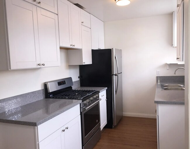 Building Photo - "Charming 2-Bed in Prime Culver City Location"