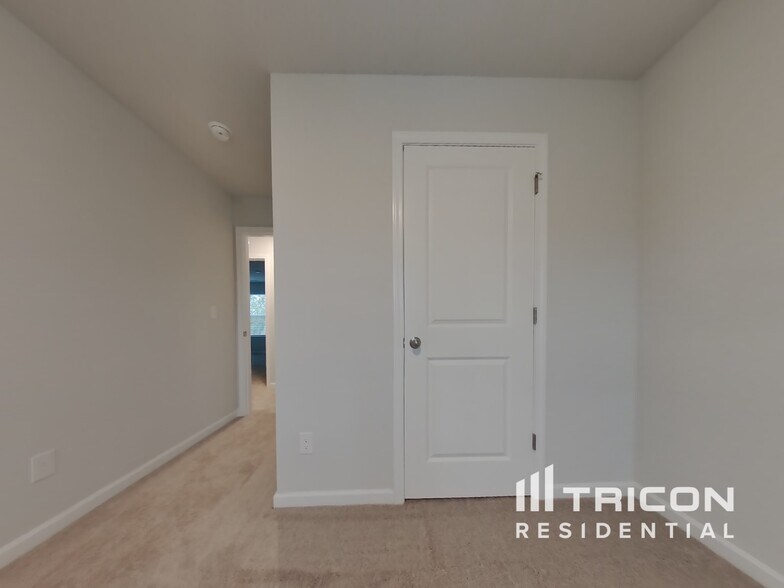 Building Photo - 416 Wallace Cir
