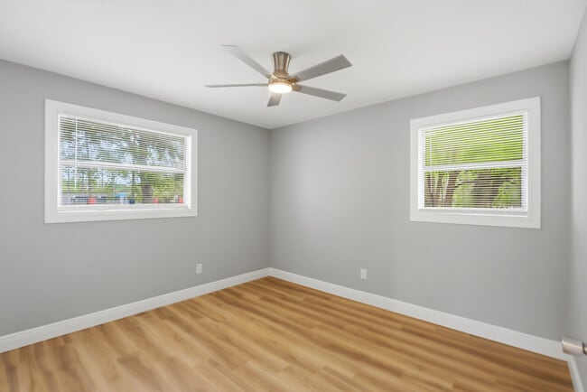 Building Photo - 937 La Marche Dr