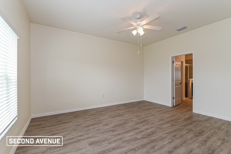 Building Photo - 1122 NE 39th Terrace