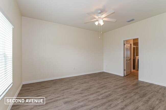 Building Photo - 3805 NE 23rd Ave