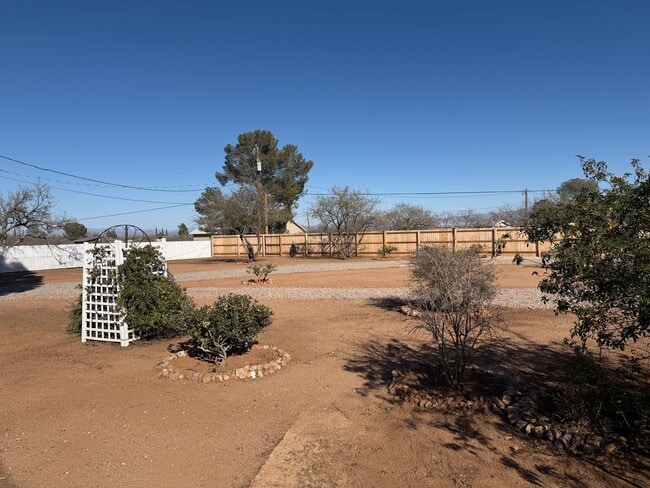 Building Photo - Fully Fenced Gorgeous Acre Property