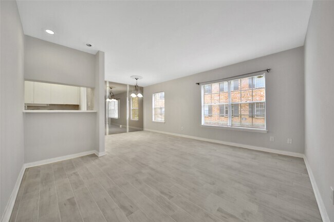 Building Photo - 2822 Briarhurst Dr