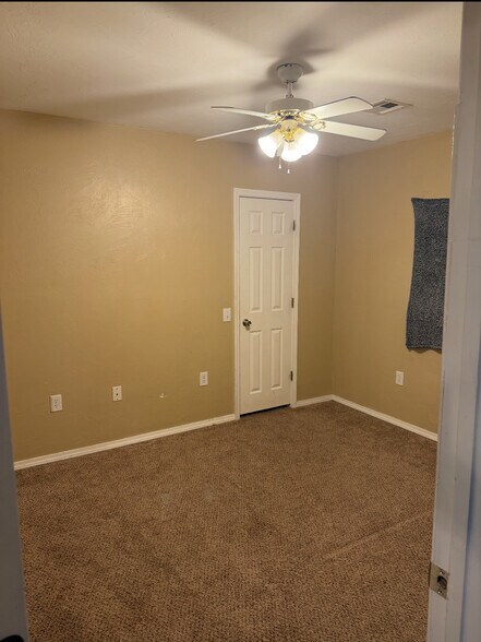 Building Photo - 302 E Washington St