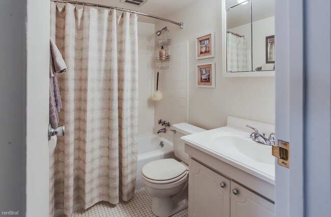 Building Photo - 3235 Soft Water Lake Dr NE