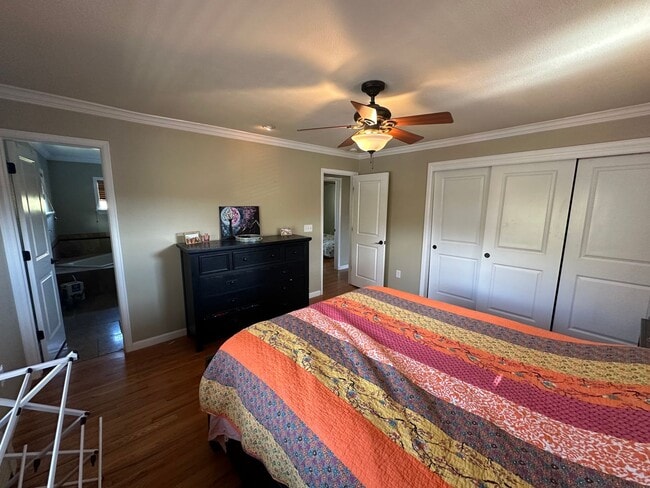 Building Photo - Charming Mayfair Townhome with Private Roof Top Deck- Move in Feb 1st- Flexible Lease Terms!