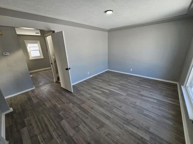 Building Photo - 4445 E 154th St