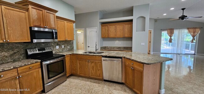 Building Photo - 4951 Somerville Dr