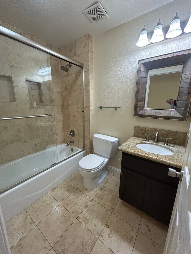 Building Photo - Nice home in Turlock