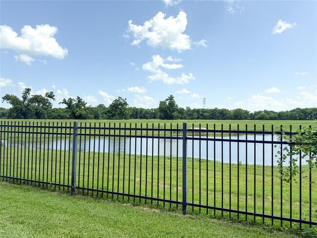 Building Photo - 7706 Bayou Green Ln