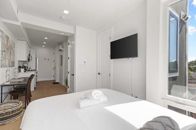 Building Photo - 1726 H St NE