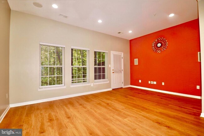 Building Photo - 25323 Damascus Park Terrace