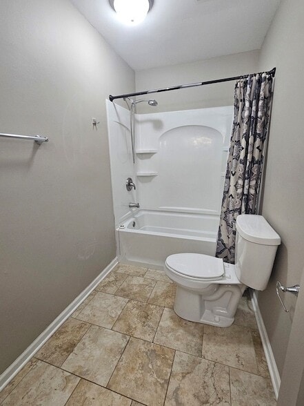 Building Photo - 600 Hawthorne Ln