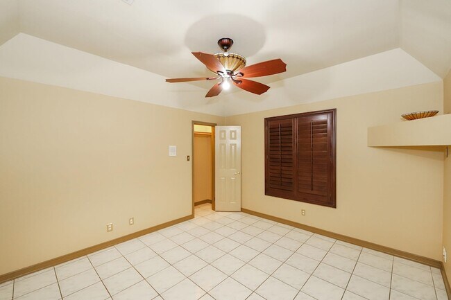 Building Photo - 503 W Avon Ct