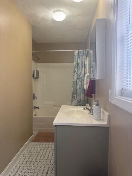 Building Photo - 31 Tapley Ave