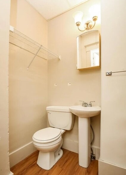 Building Photo - 425-427 W 16th St