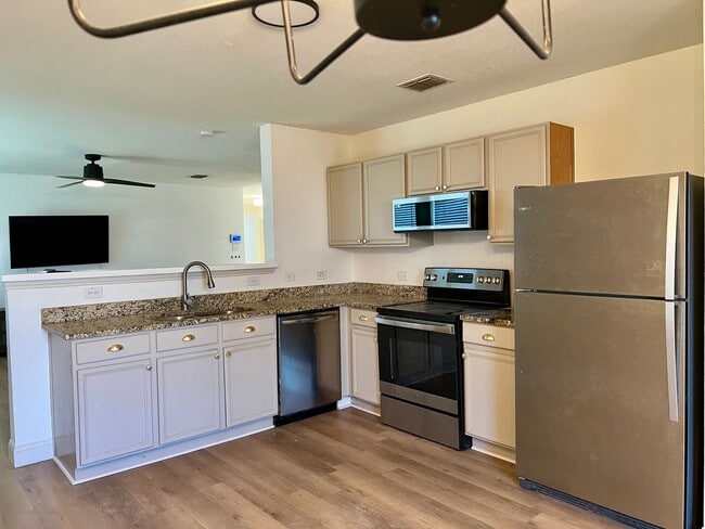 Building Photo - QUAIL