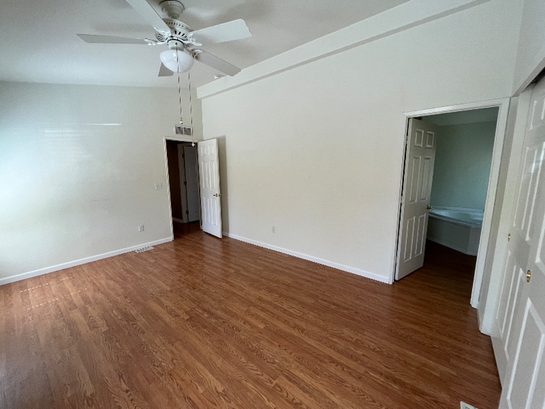 Building Photo - 33135 Vino Way