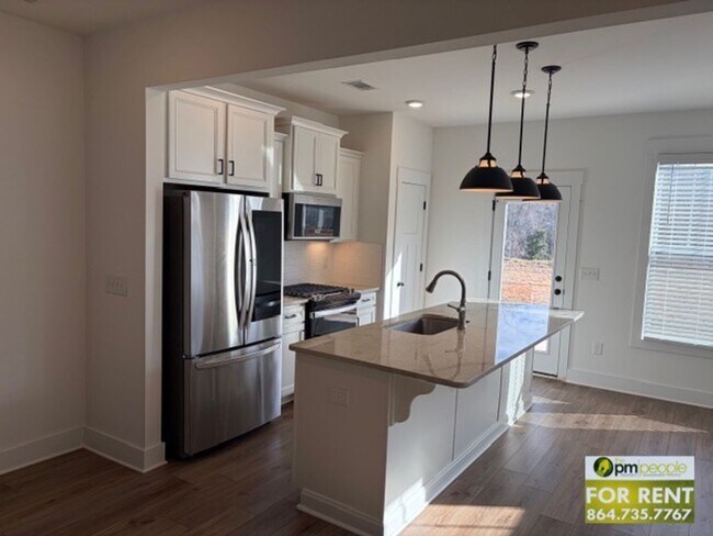 Building Photo - 3/2.5 Townhome in Excellent Greenville/Travelers Rest Location!