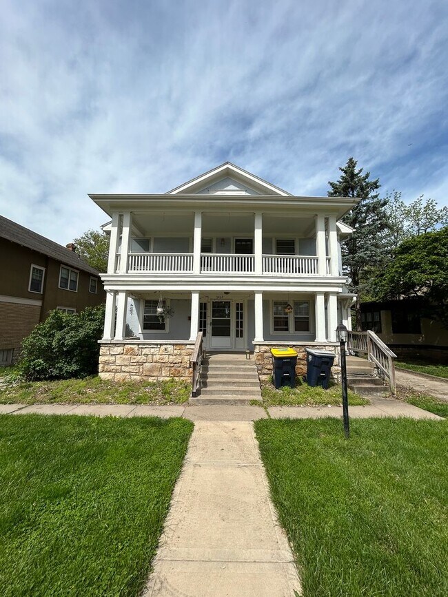 Primary Photo - 5430-5432 Harrison St.