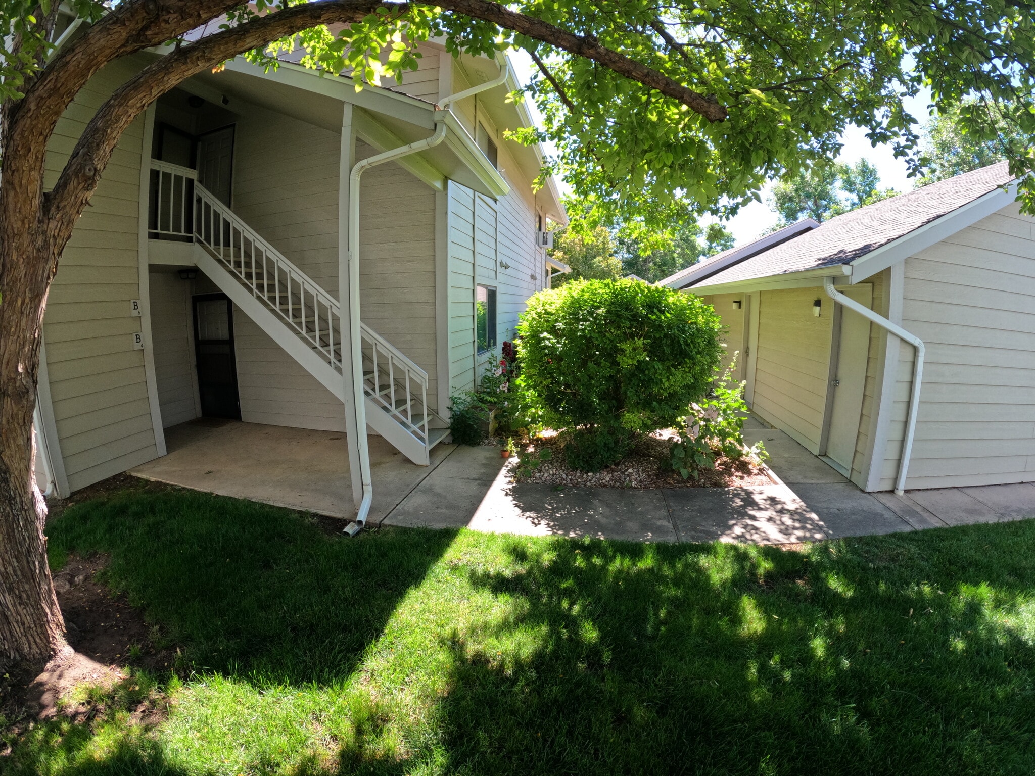 entryway + back door to garage - 3500 Rolling Green Dr