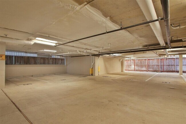 Building Photo - 4819 Caroline St