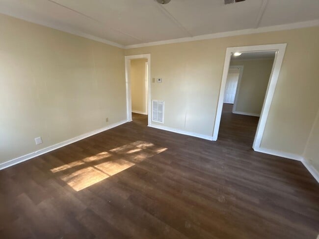 Building Photo - 3 Bedroom home central air and heat