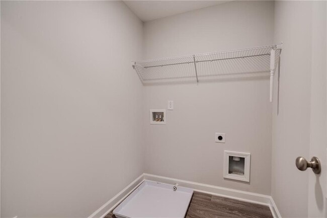 Building Photo - 1095 Lawanna Dr