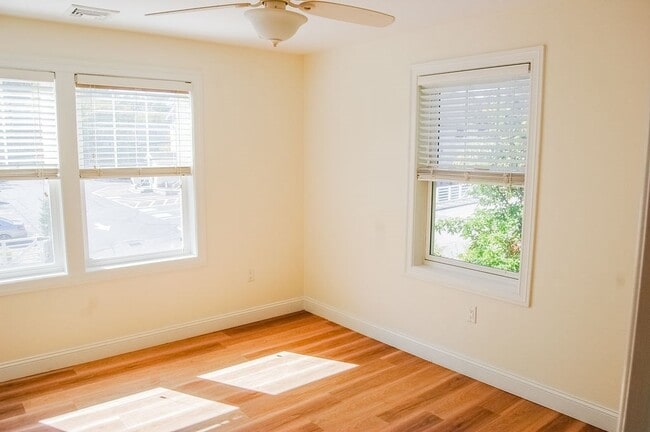 Building Photo - 10 Manahan St