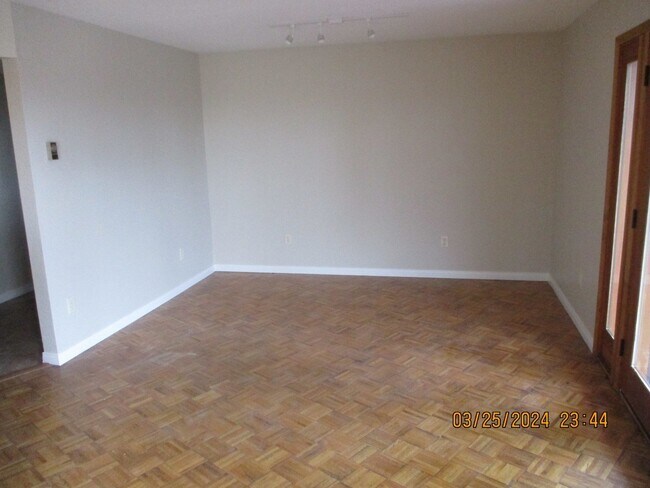 Building Photo - 2000 W Willis