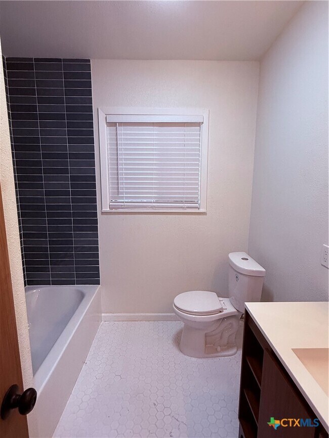 Building Photo - 2218 Terrace Dr