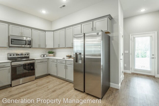 Building Photo - 4 br, 3.5 bath House - 591 Strong Avenue