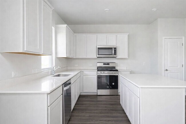 Building Photo - 3 bedrooms, 2 1/2 bathrooms in Richmond Hill's Heartwood Community