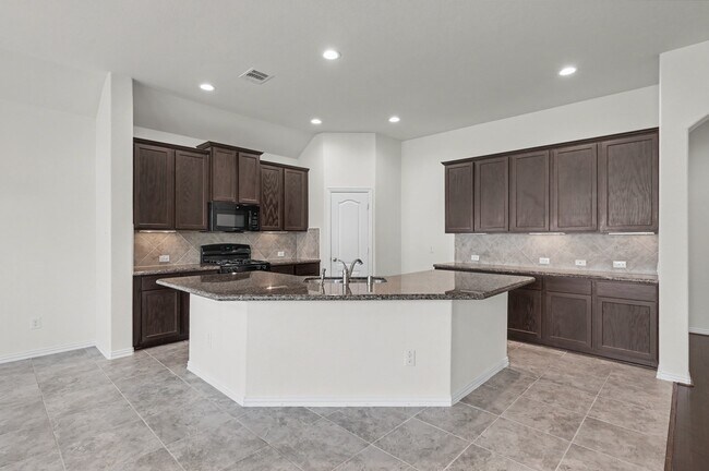 Building Photo - 21327 Somerset Shores Crossing