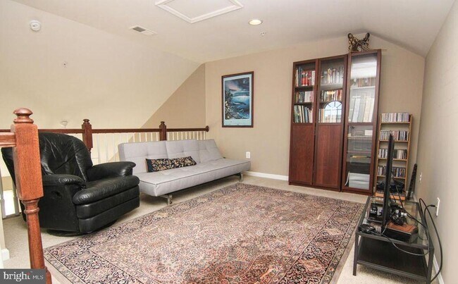 Building Photo - 7548 Honey Locust Ln