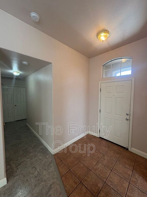Building Photo - 2935 S Aspen St