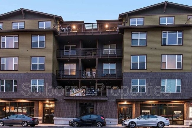 Building Photo - 5239 Claremont Ave