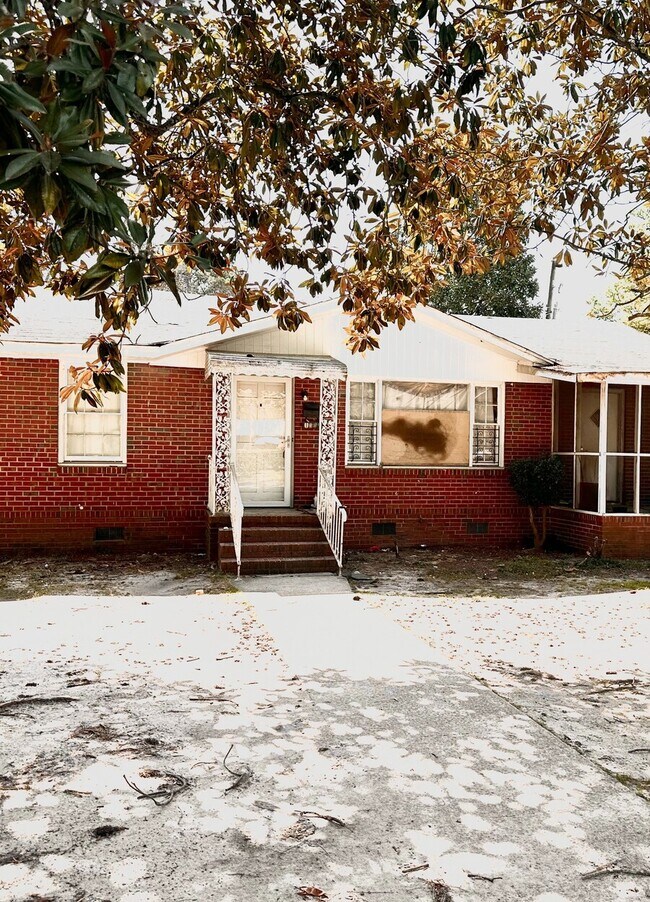 Primary Photo - 1047 Fisk Ave