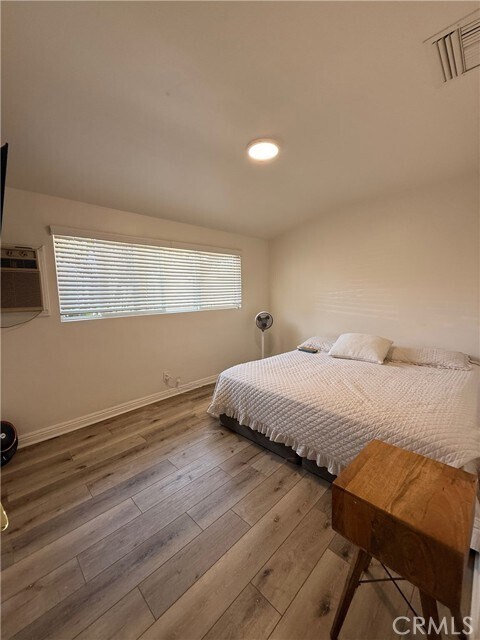 Building Photo - 325 La Paloma St