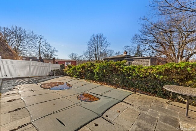 Building Photo - 45 Pamela Ln