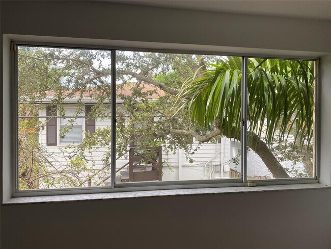 Building Photo - 101 SE 15th Ave