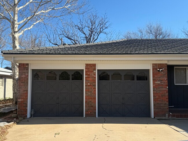 Building Photo - 3417 Sunlite St