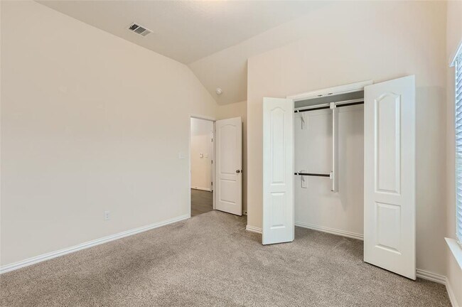 Building Photo - 5867 San Savino Dr