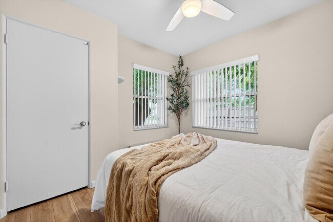 Building Photo - 10546 53rd Ave N