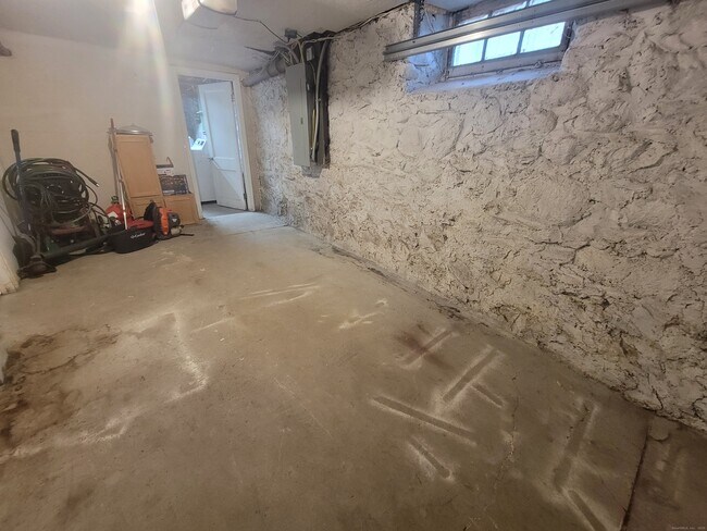 Building Photo - 12 Division St