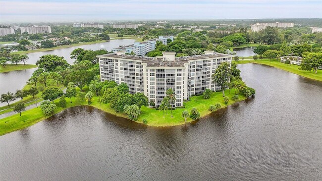 Building Photo - 3051 N Course Dr